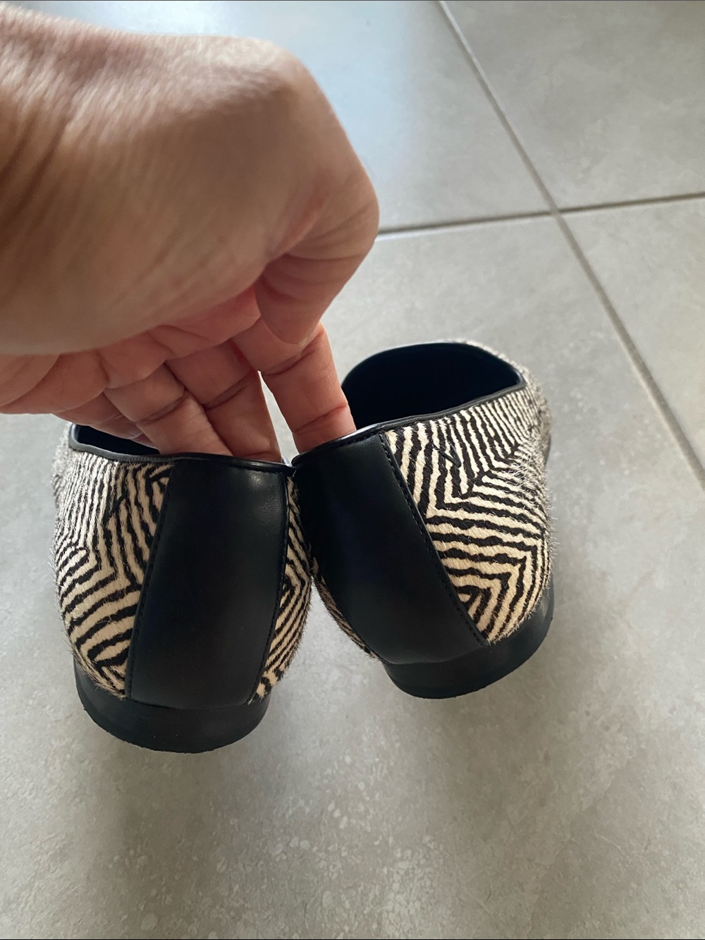 Vionic Black and Cream Herringbone Size 9 Slip-On Loafers - Picture 4 of 7